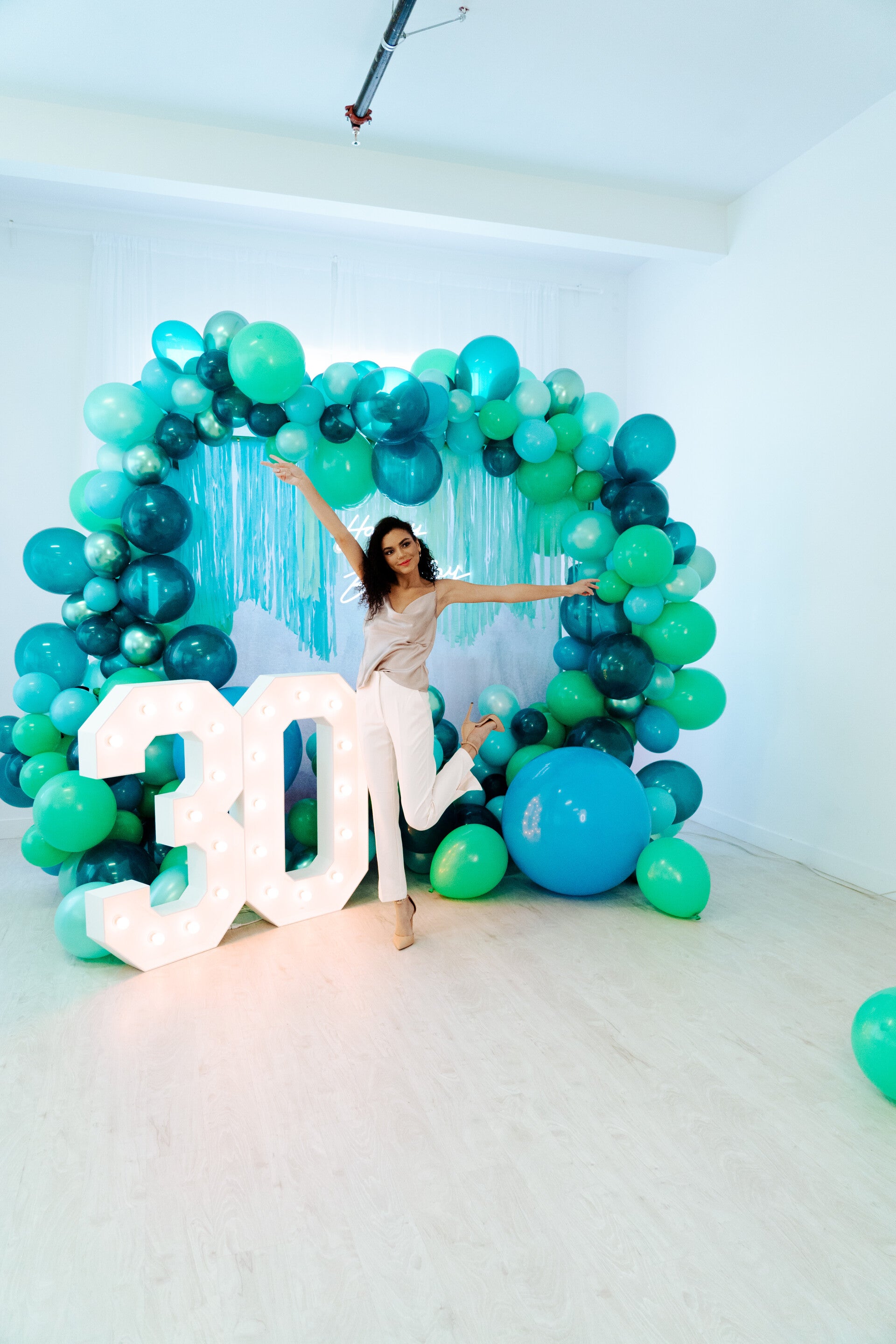 Lichtletters en verlichte cijfers 30 bij een verjaardagsdecoratie van Photoboef