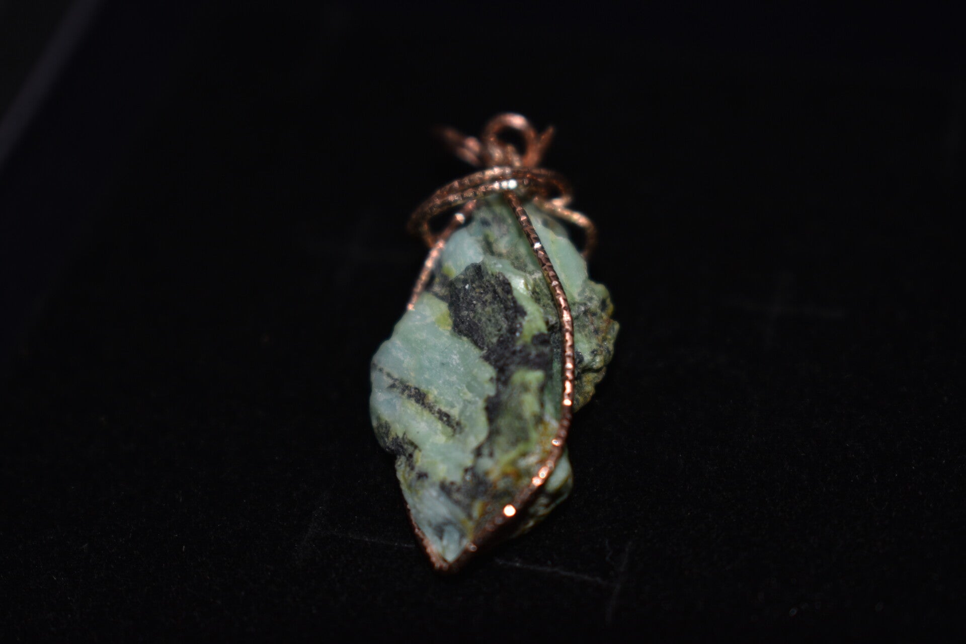 Pendentif Turquezite brute – création artisanale