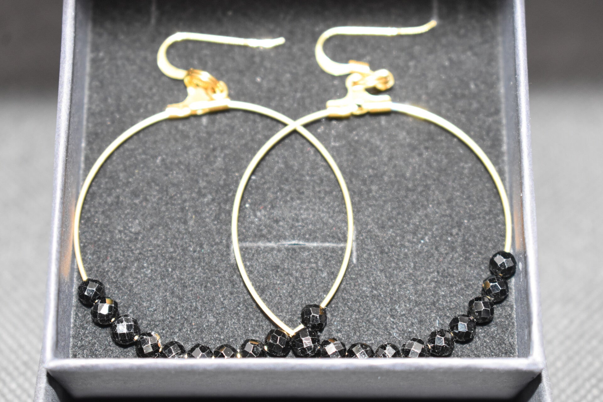 Boucles d’oreilles Spinelle noir facetté – création artisanale
