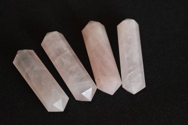 Pointe bi-terminée en Quartz Rose – environ 5 cm