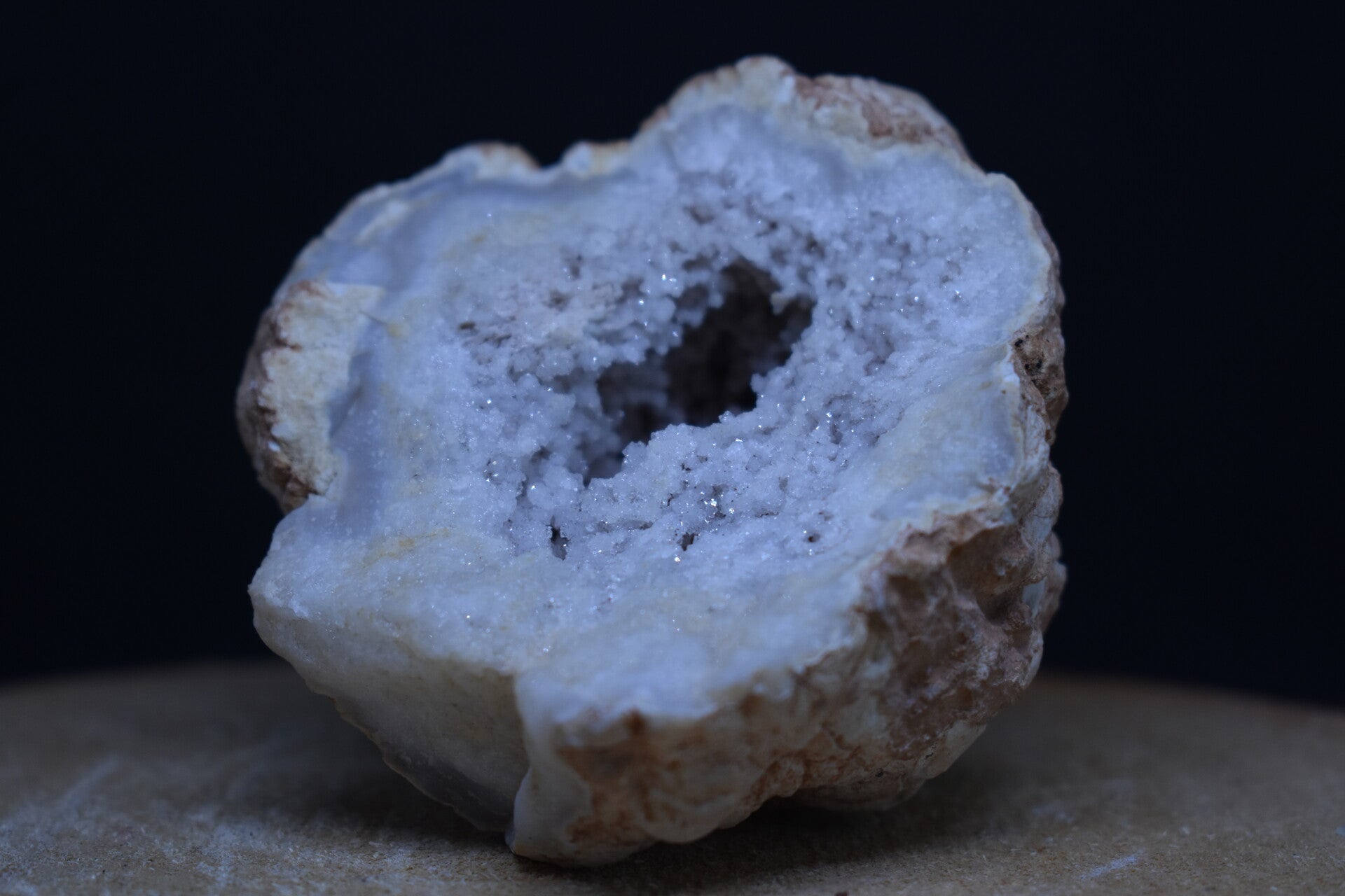 Géode de quartz microcristallin 270 g