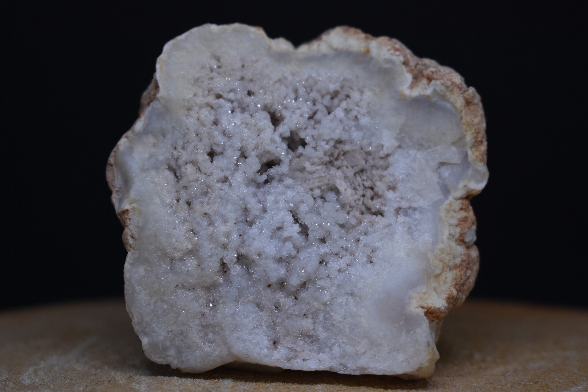 Géode de quartz microcristallin 268 g