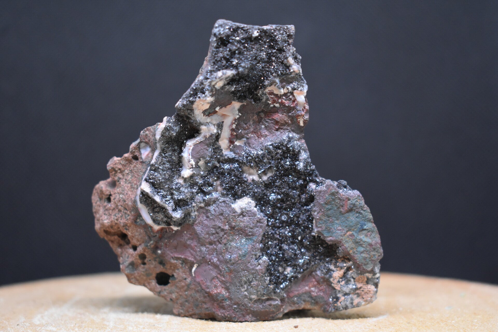 Hématite microcristalline sur matrice 133 g