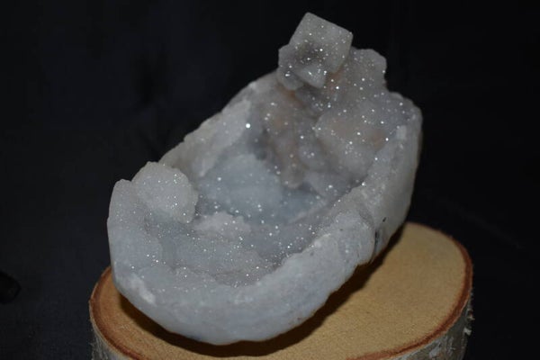 Géode de Calcédoine bleutée - Formation Cubique Cristallisée 1.984kg