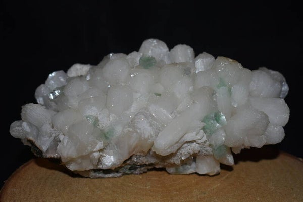 Druse Stilbite Blanche Apophyllite Verte sur matrice : 1,297kg