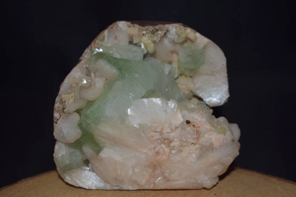 Géode Apophyllite Verte Stilbite : 947g
