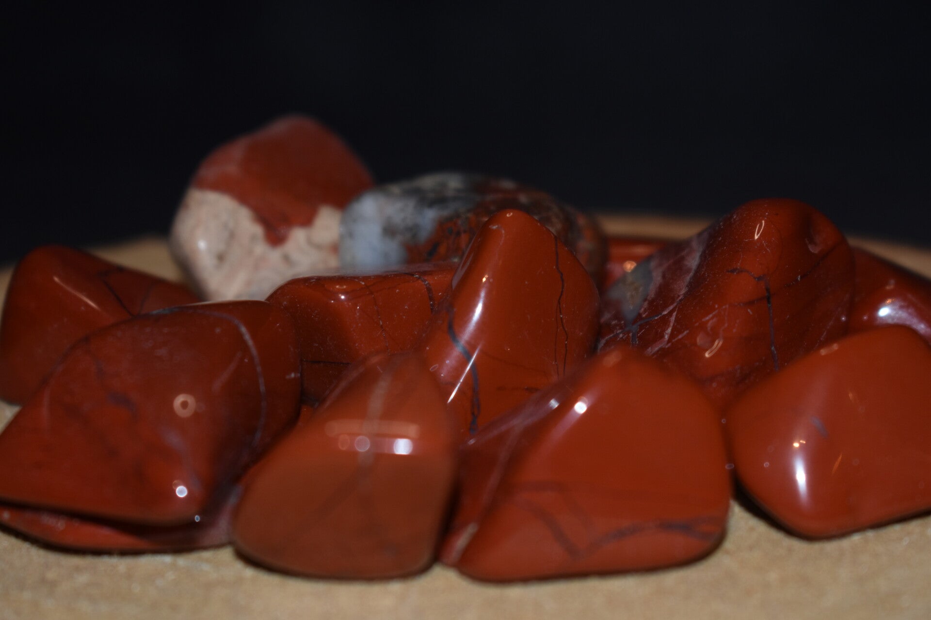 Jaspe Rouge - Pierre Roulée