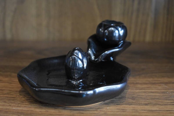 Porte-encens Backflow en céramique noire – Fleur de Lotus – 13 cm