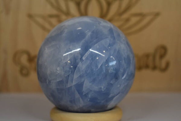 Sphère en Cyanite bleue – 7,5 cm