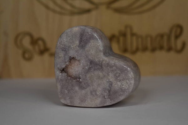 Cœur en Lépidolite avec cavité cristallisée
