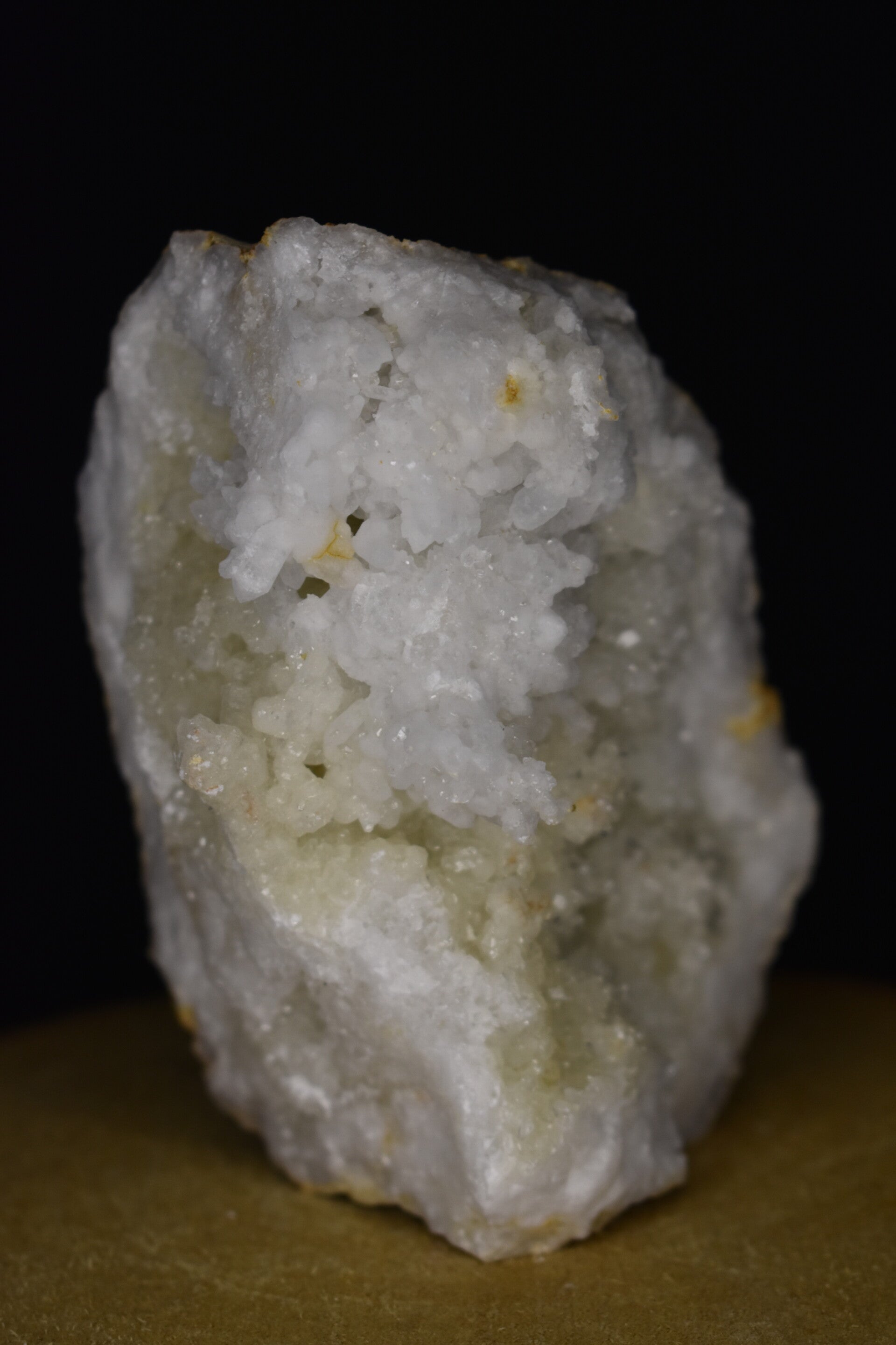 Druse Cristal de Roche du Maroc 611g