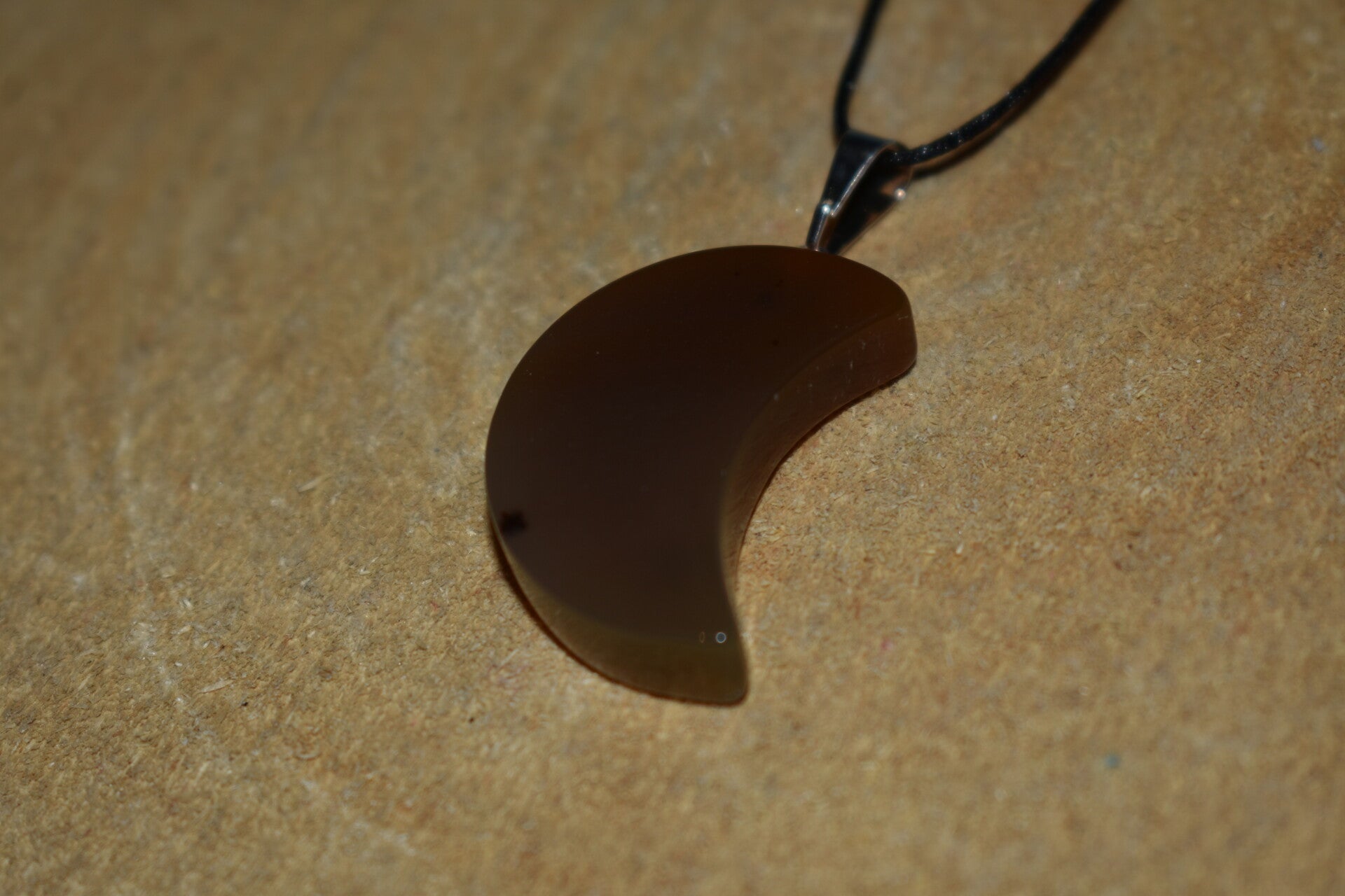Pendentif Lune en Agate brune