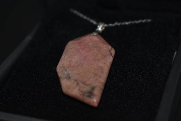 Collier en Rhodonite – Argent 925 – Forme Trapèze