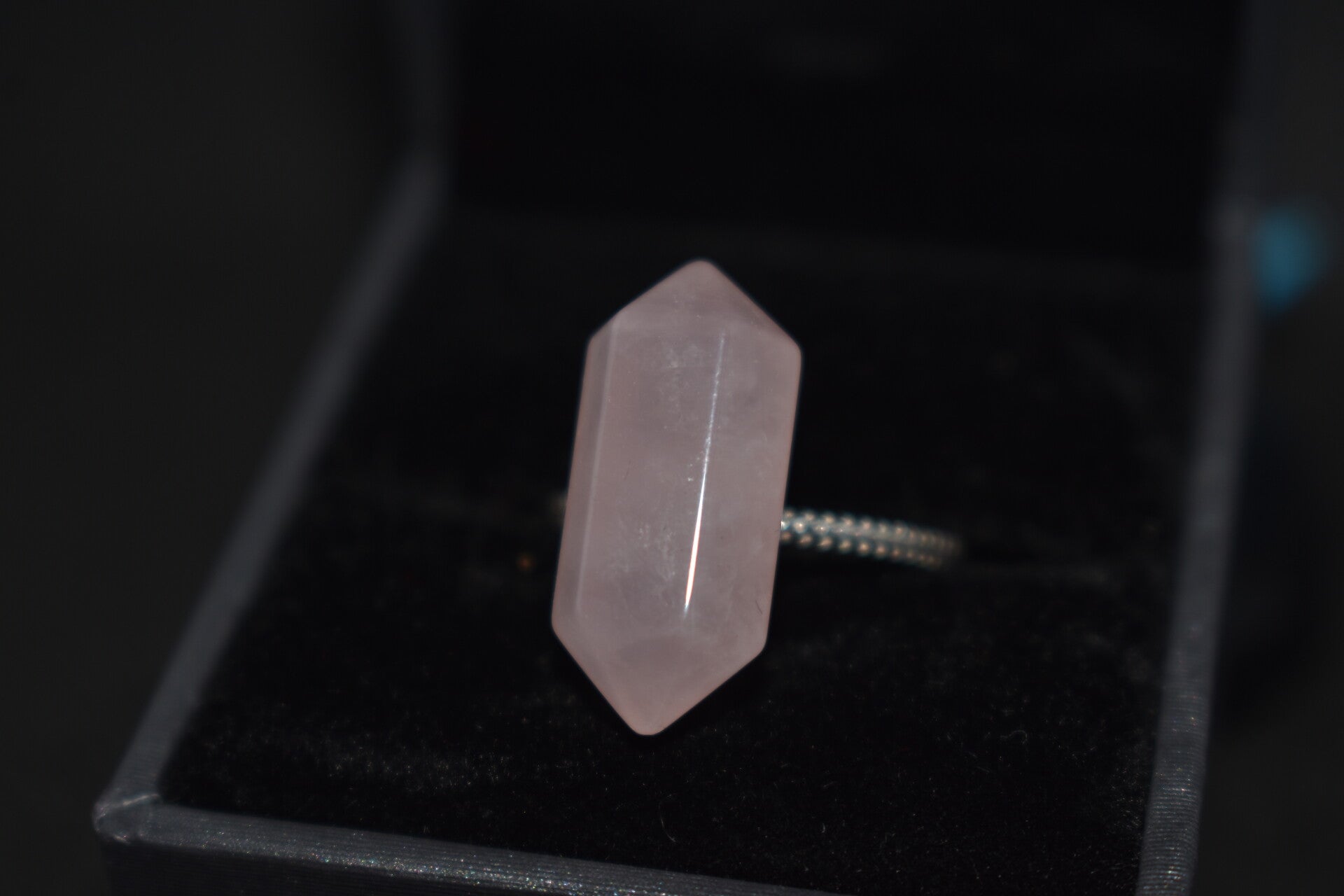 Bague en Quartz Rose – Argent 925 – Réglable – Forme Pointe