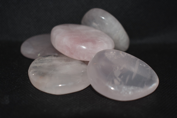Quartz rose AA pierre roulée