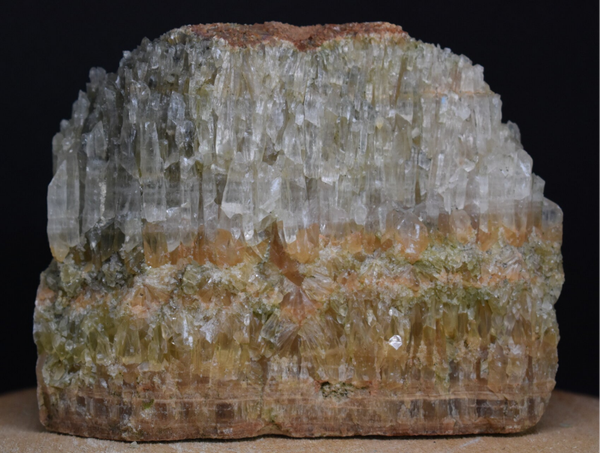 Stilbite et Apophyllite sur matrice 1,426 kg