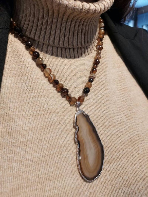 Les Veines du Temps – Collier artisanal en agate naturelle