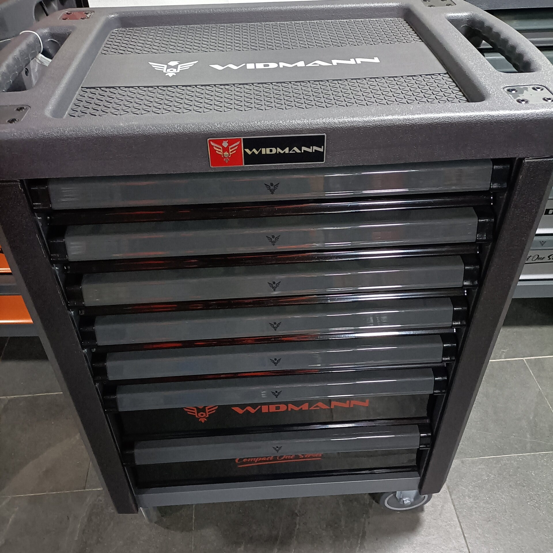 Servante d'atelier pro, xxl , 7 tiroirs pleins, clé dynamo.