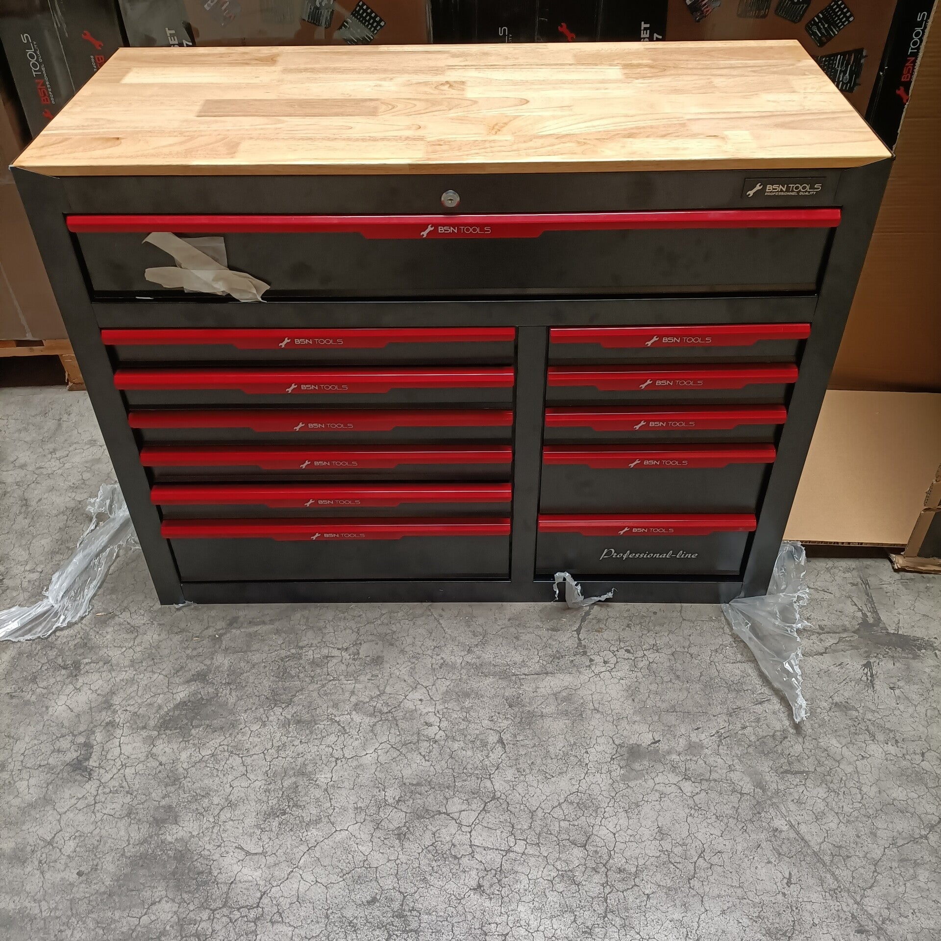 Servante d'atelier pro, 12 tiroirs, clé dynamo, douilles de chocs, ext..