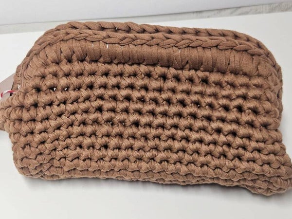 Borsa clutch intrecciata in lycra colore cuoio – Sereniu®