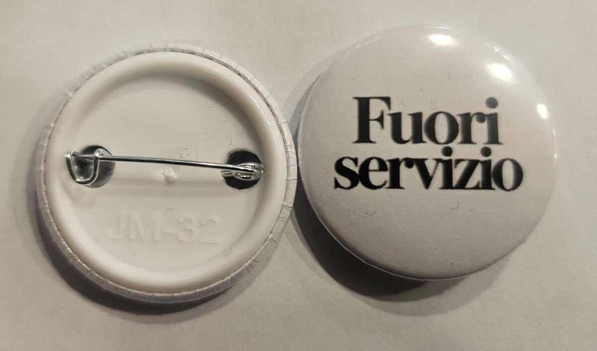 Spilletta Ironica "Fuori Servizio" Sereniu® – 32 mm