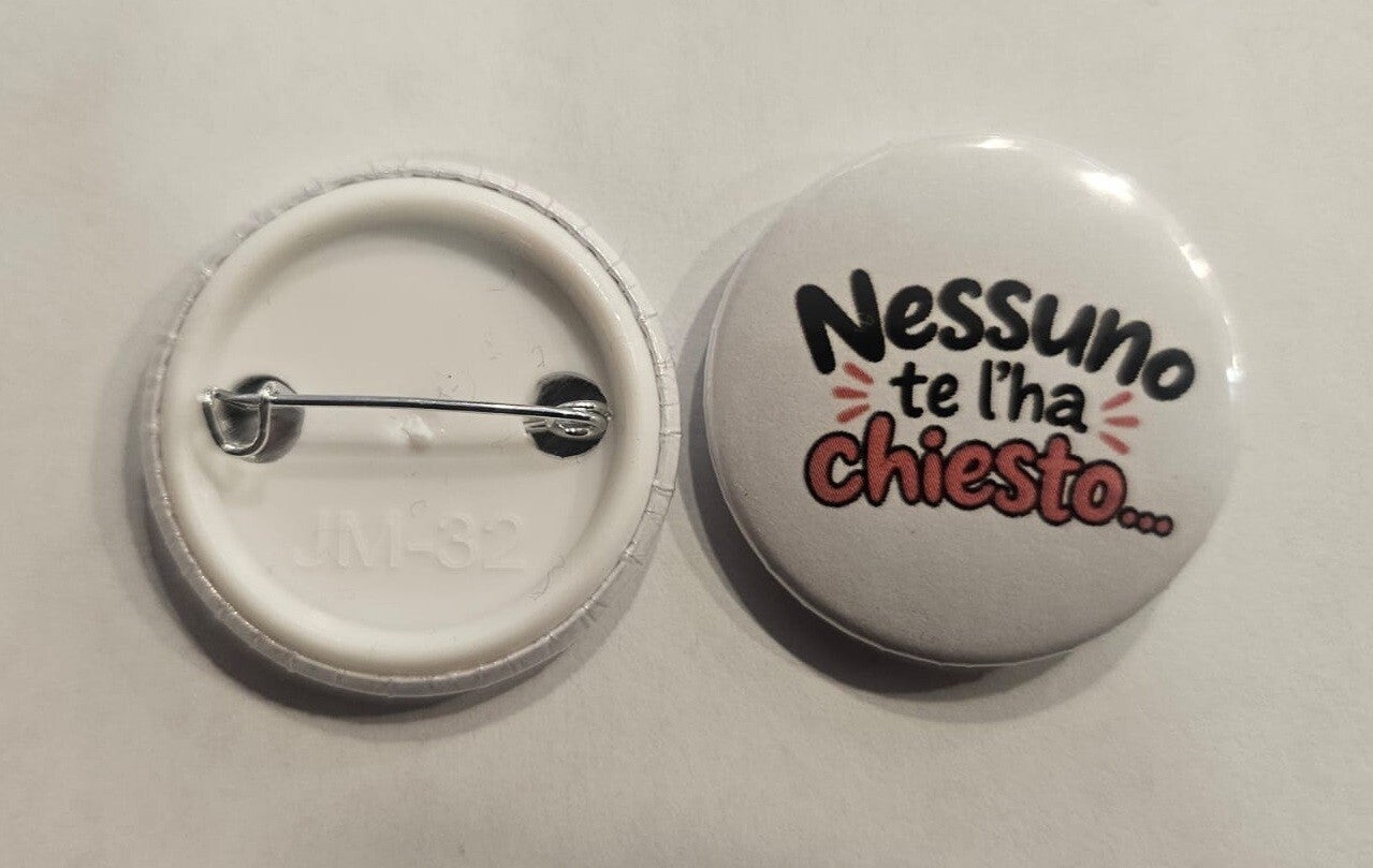 Spilletta Sfacciata "Nessuno te l'ha chiesto..." Sereniu® – 32 mm