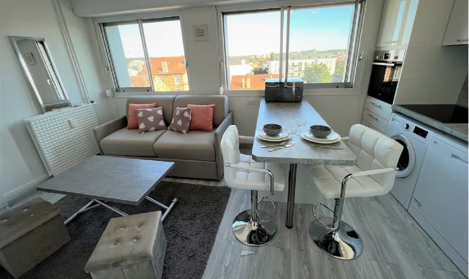 L'appartement "Cocooning" offre un espace paisible et enveloppant pour une détente absolue.