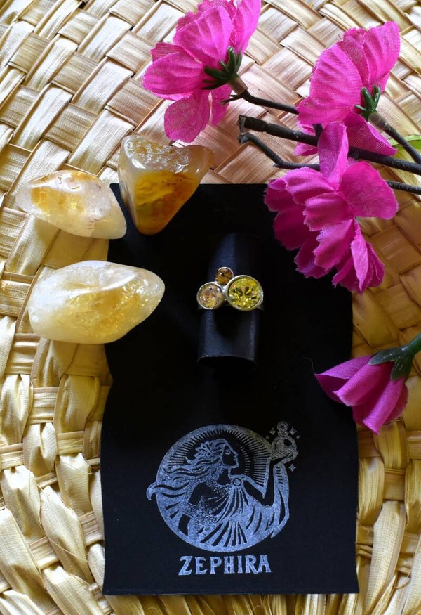 Elegante ring met drie schitterende stenen