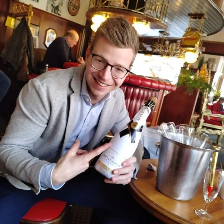 Patrick Holzinger-Cafe 7 Brunnen Kaffee