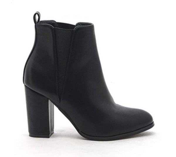 Zwart laarsje met hak
