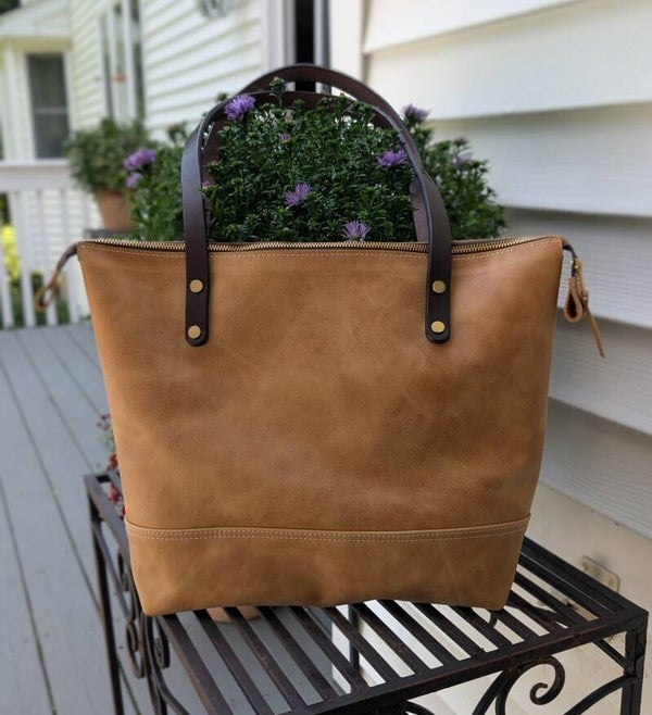 Zippered leather tote bag
