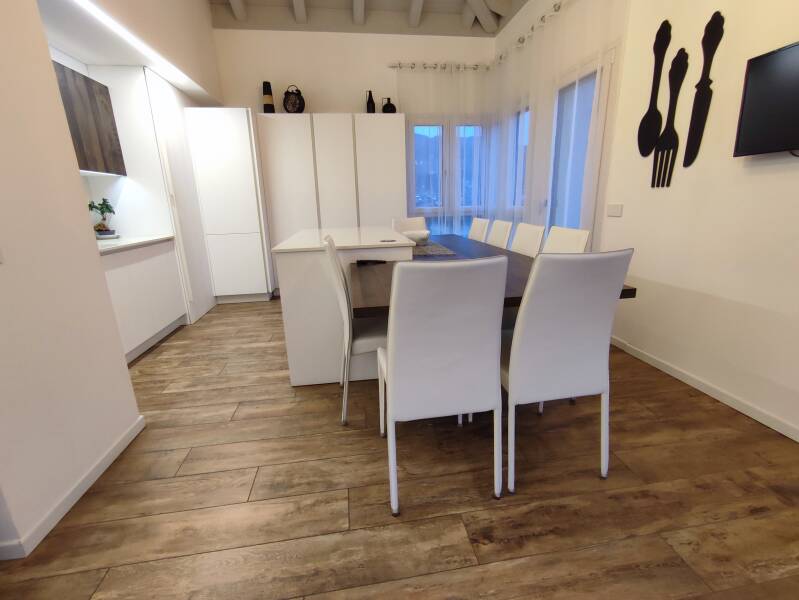 ampia zona pranzo e cucina 2 betulle lavis trentino alto adige