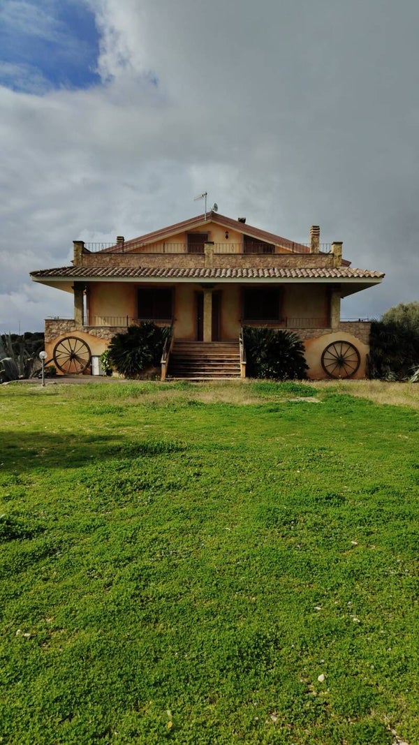 Villa immersa nel verde