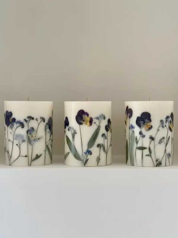 Pressed Violet & Forget-Me-Not Candle – Handcrafted Soy Wax Pillar with Real Dried Flowers | Botanical Candle for Elegant Décor & Gifting