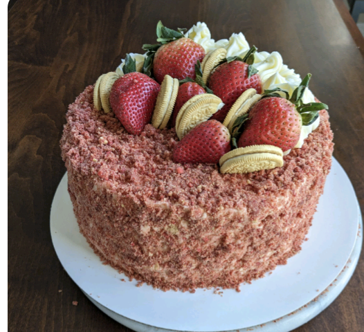 Strawberry Crunch Cake 
