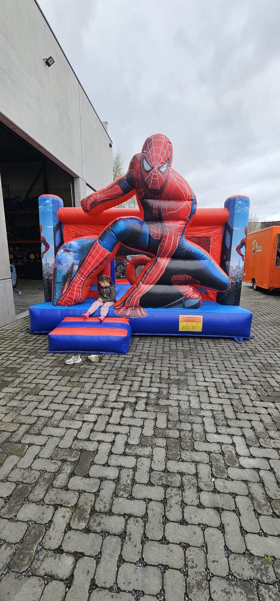 Spiderman springkasteel Mega met grote 3D pop huren in Genk en Limburg - Cosmo's Verhuu