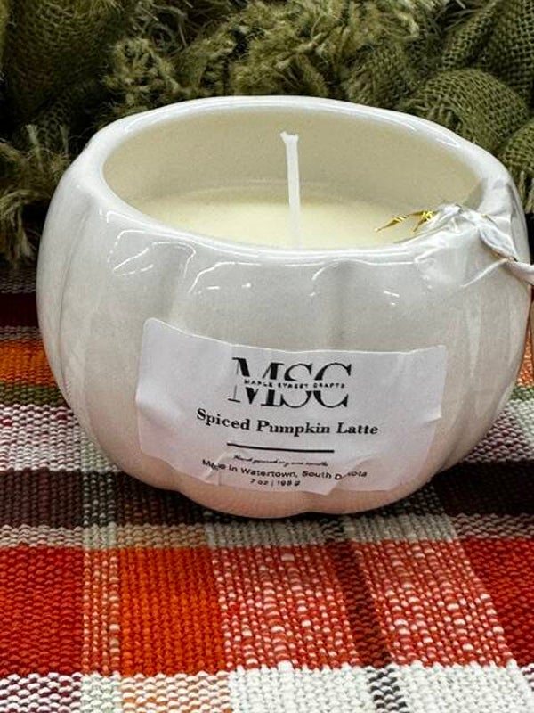 Spiced Pumpkin Latte 7 oz. white pumpkin candle