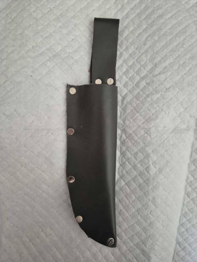 Pochette cuir riveté (sur commande, lame entre 15 et 30 cm) #C