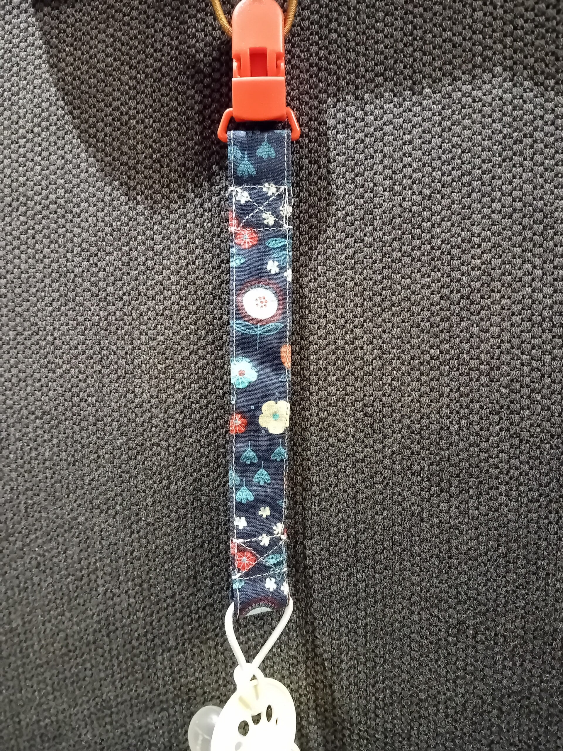 Attache tétine 🌸  (AT3)