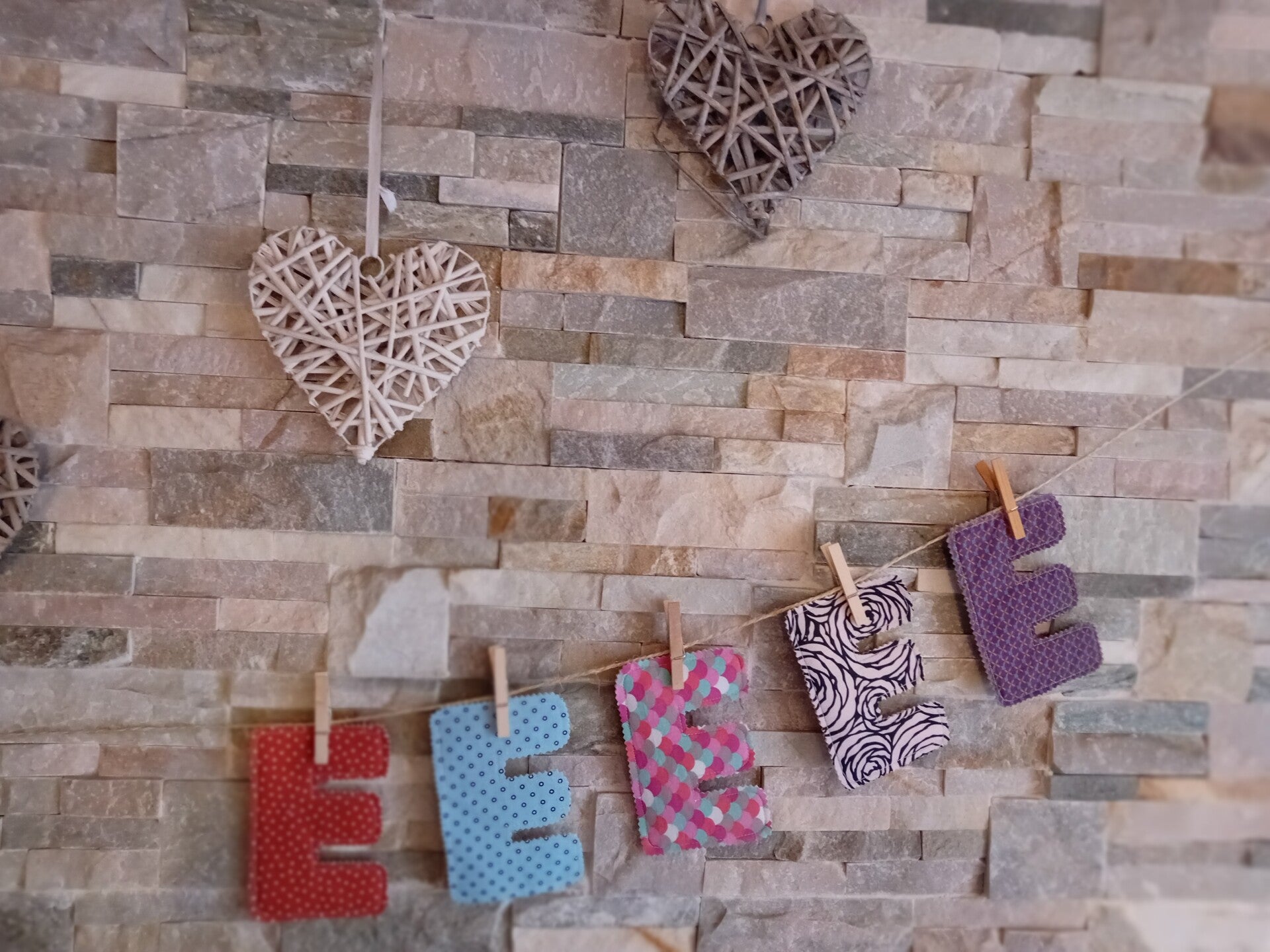 Lettre E