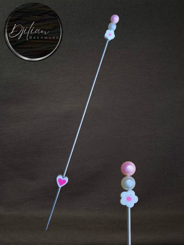 1 dunne ami-stick - wit bloemetje met hartje