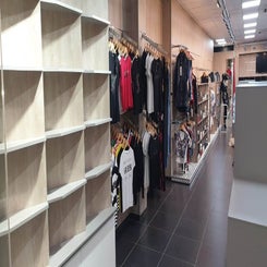 2979c967-9ea1-4130-8722-dd0a52e50264-standard-gu53ma.jpg