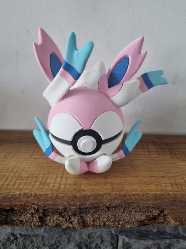 Sylveon - pokeball