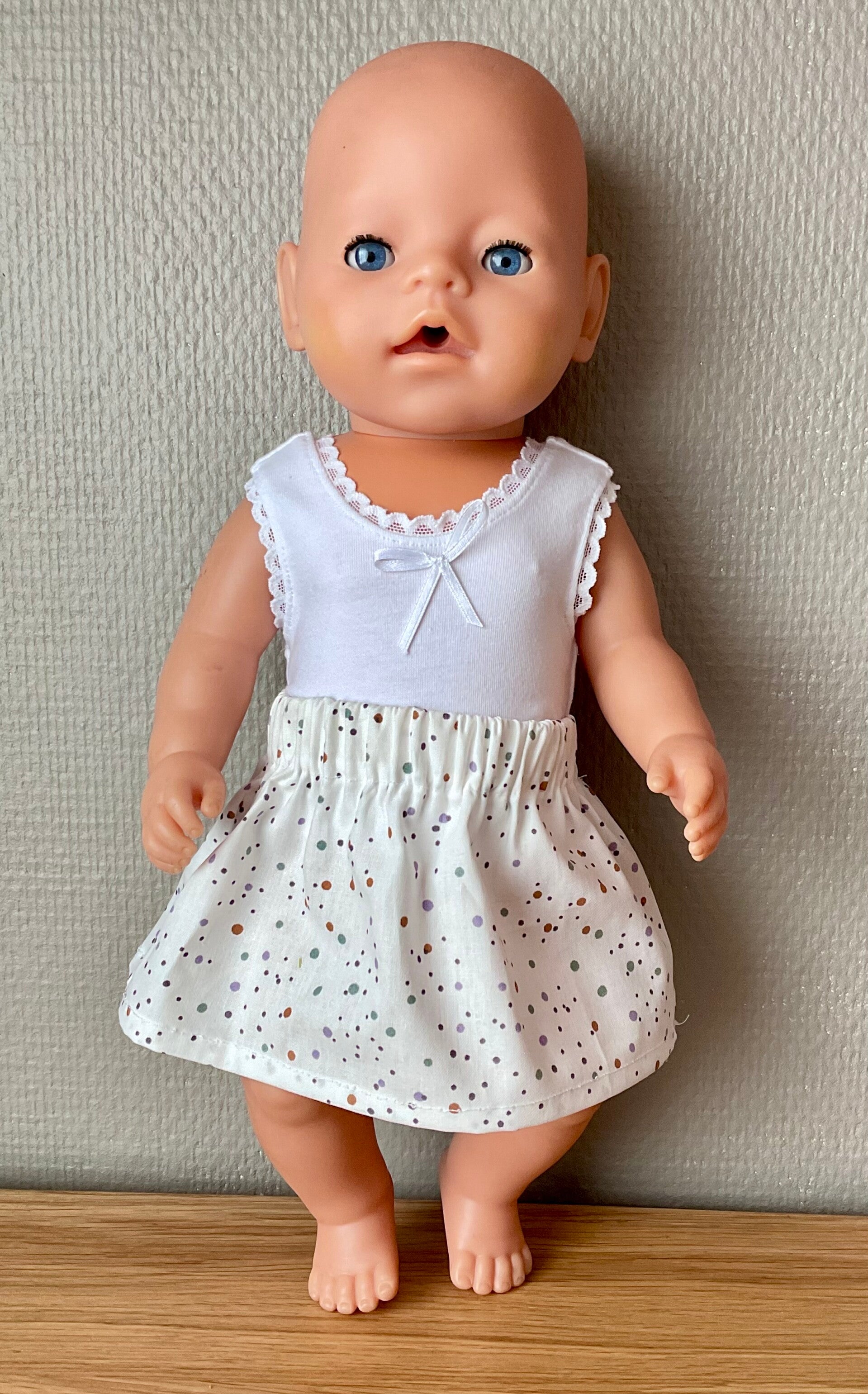 Rok met gekleurde dots