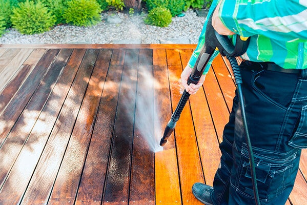 decking cleaning in bracknell