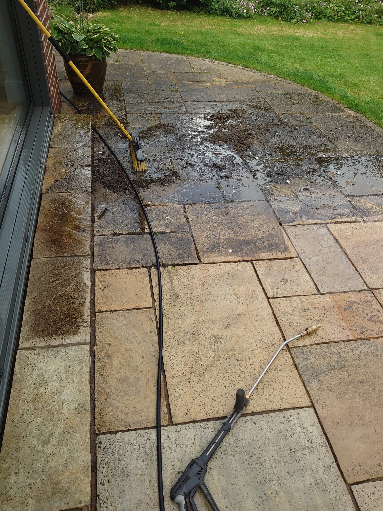 patio cleaning in woking