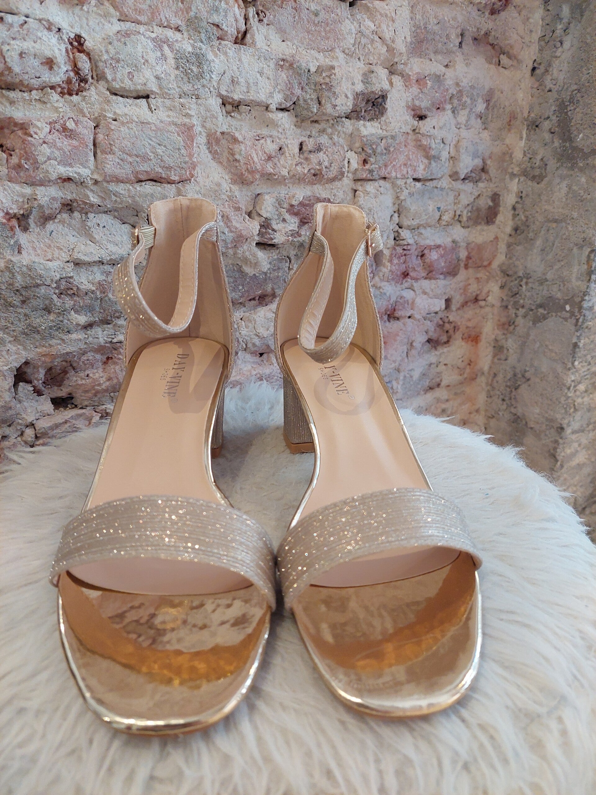 125- Open schoen met hakje, goud/glitter | lasjoes.nl