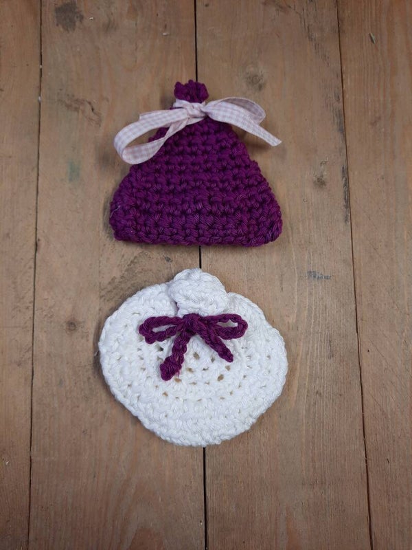 Vier verschillende sets geurzakjes gevuld met natuurlijke zeep. Prijs per set: