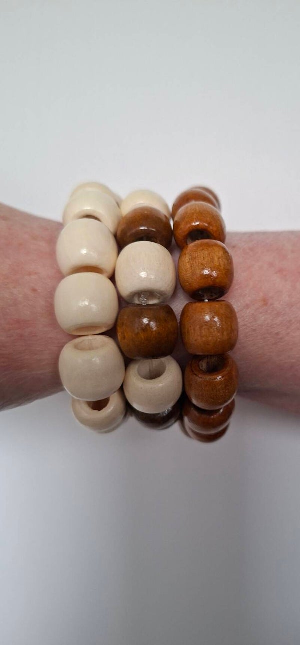 Houten kralen armbanden.