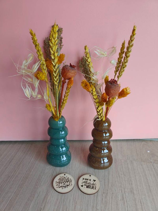 Droogbloemen in vaasje geel getint